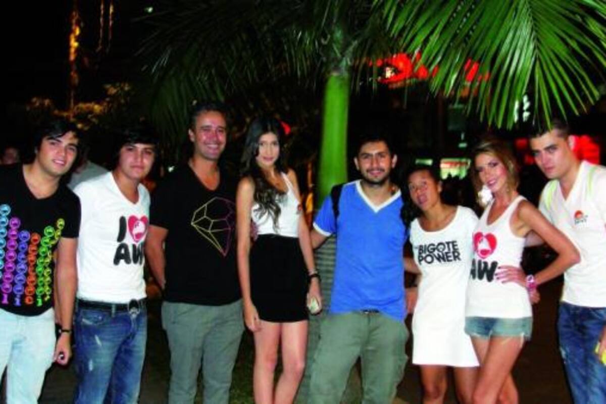 Esteban Téllez, Sergio Andrés Serrano, Iván Heredia, Lilian Rojas, Dj Karim, Li Saumet, Adriana Amaya y Andrés Fernández.(Foto: Suministrada /VANGUARDIA LIBERAL)