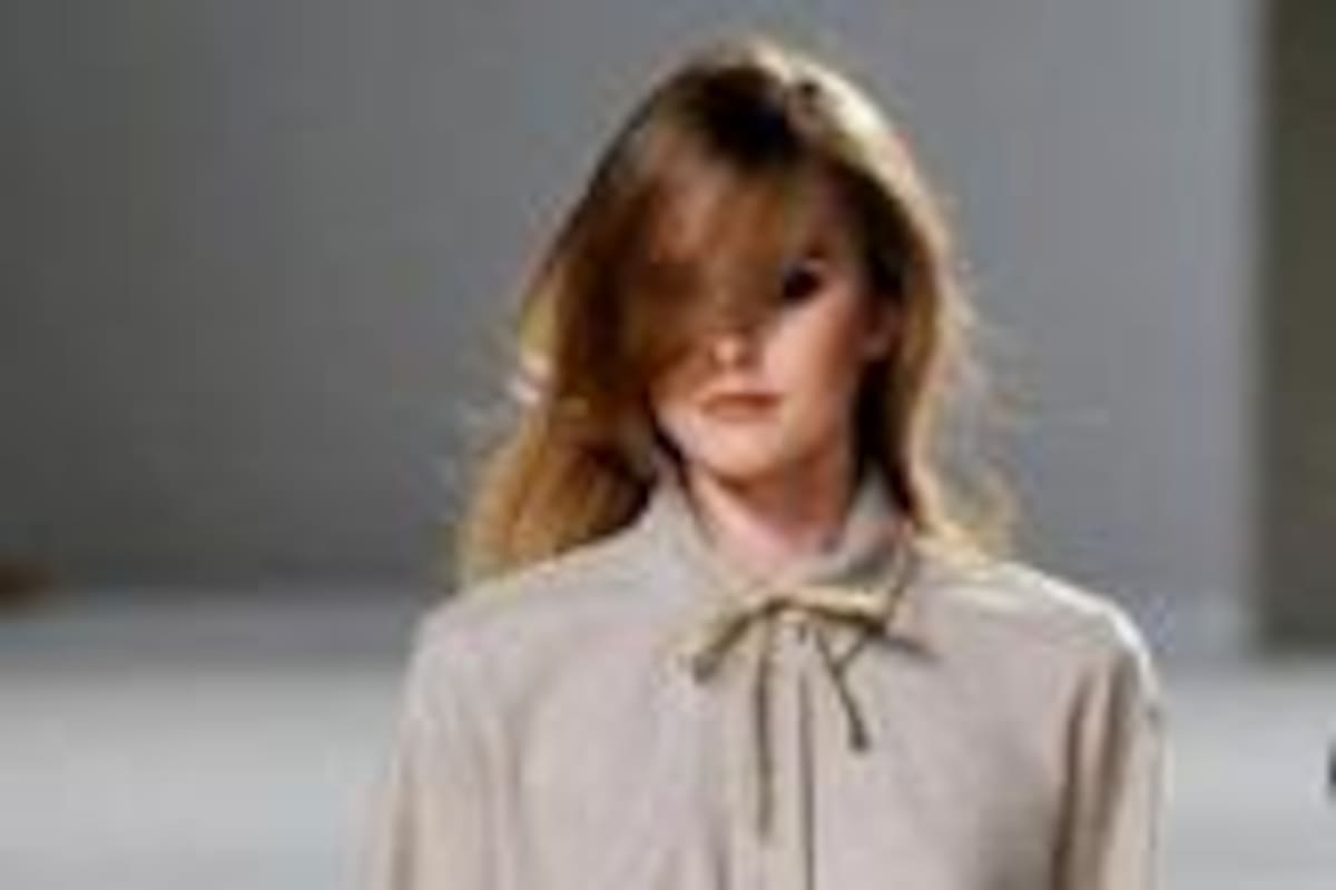 Usted debe arriesgarse a jugar con las prendas. El camel funciona muy bien con el gris claro(Foto: Tomada de internet)