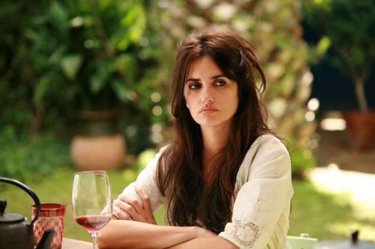Al mejor estilo de Penélope de Cruz, en la cinta 'Vicky, Cristina, Barcelona', muchas mujeres no son capaces de separar además de los bienes y el contrato de unión con sus ex parejas, la parte emocional. (Foto: Tomada de Internet)