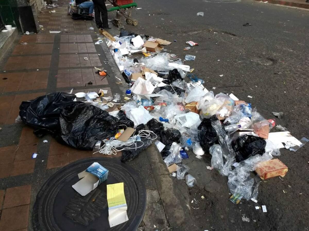 Calle 34, entre carreras 15 y 16. (Foto: Daniel Ávila /VANGUARDIA LIBERAL)
