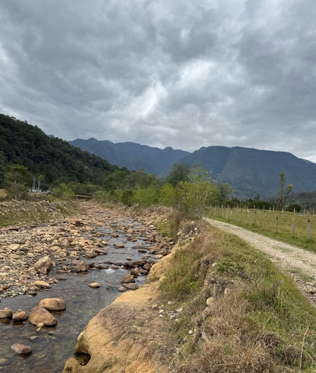 Así luce el río Chuqueque que hace algunos meses amenazaba los cultivos por la fuerza de su caudal.
