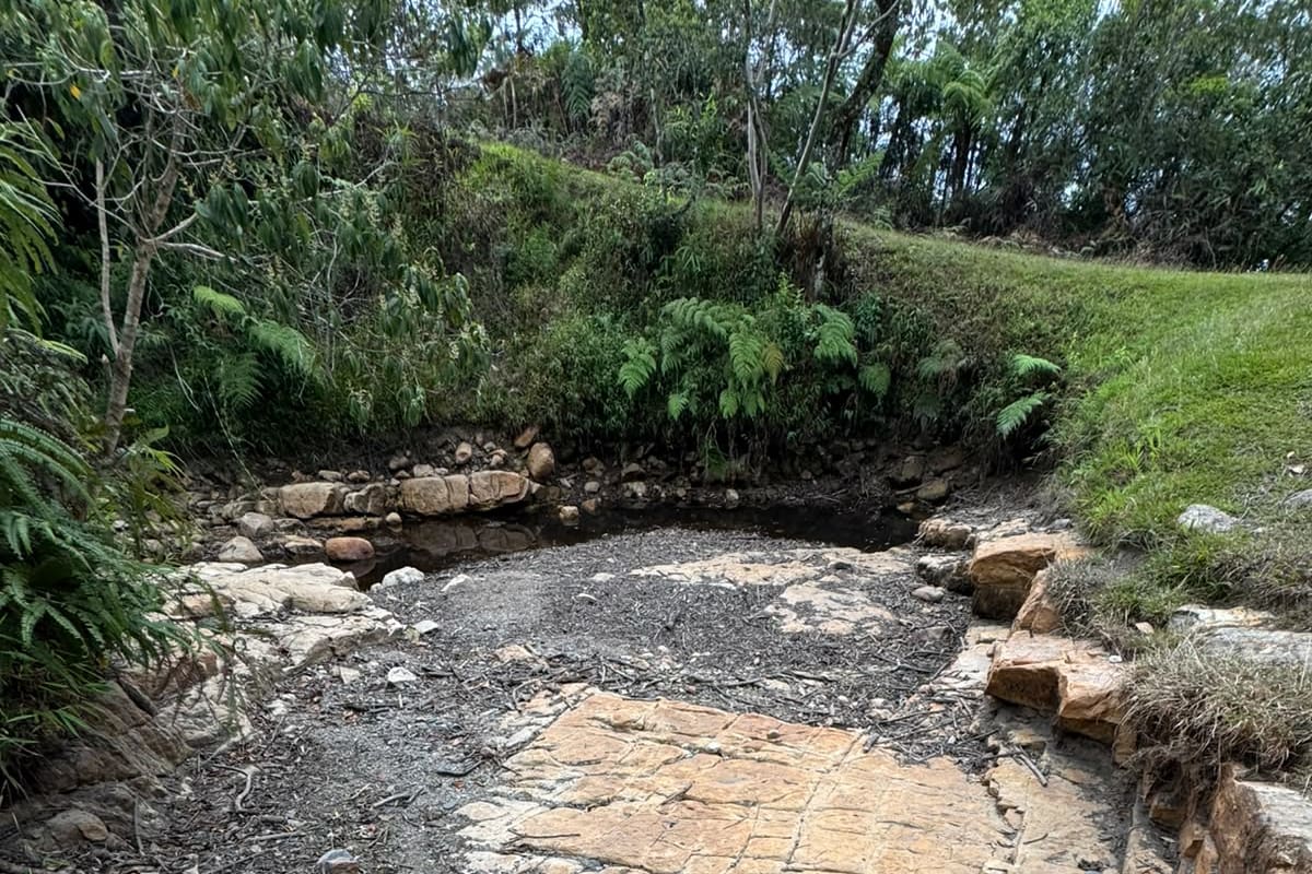 La quebrada El Tablón de donde se surten varios acueductos rurales está prácticamente seca.