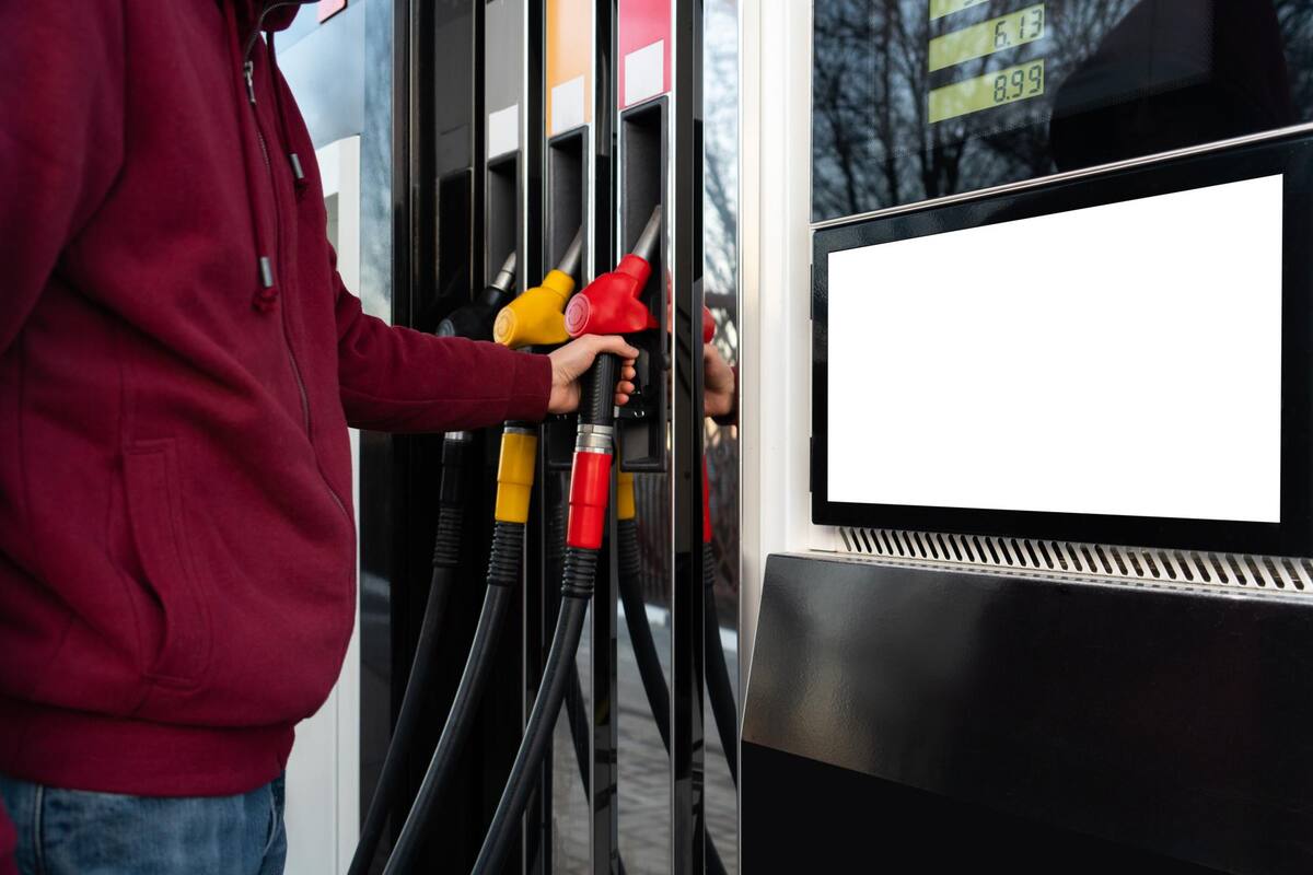 La extra posee un mayor grado de octanaje. Este término hace referencia a la cantidad de octanos presentes en la gasolina. Getty Images/ Vanguardia