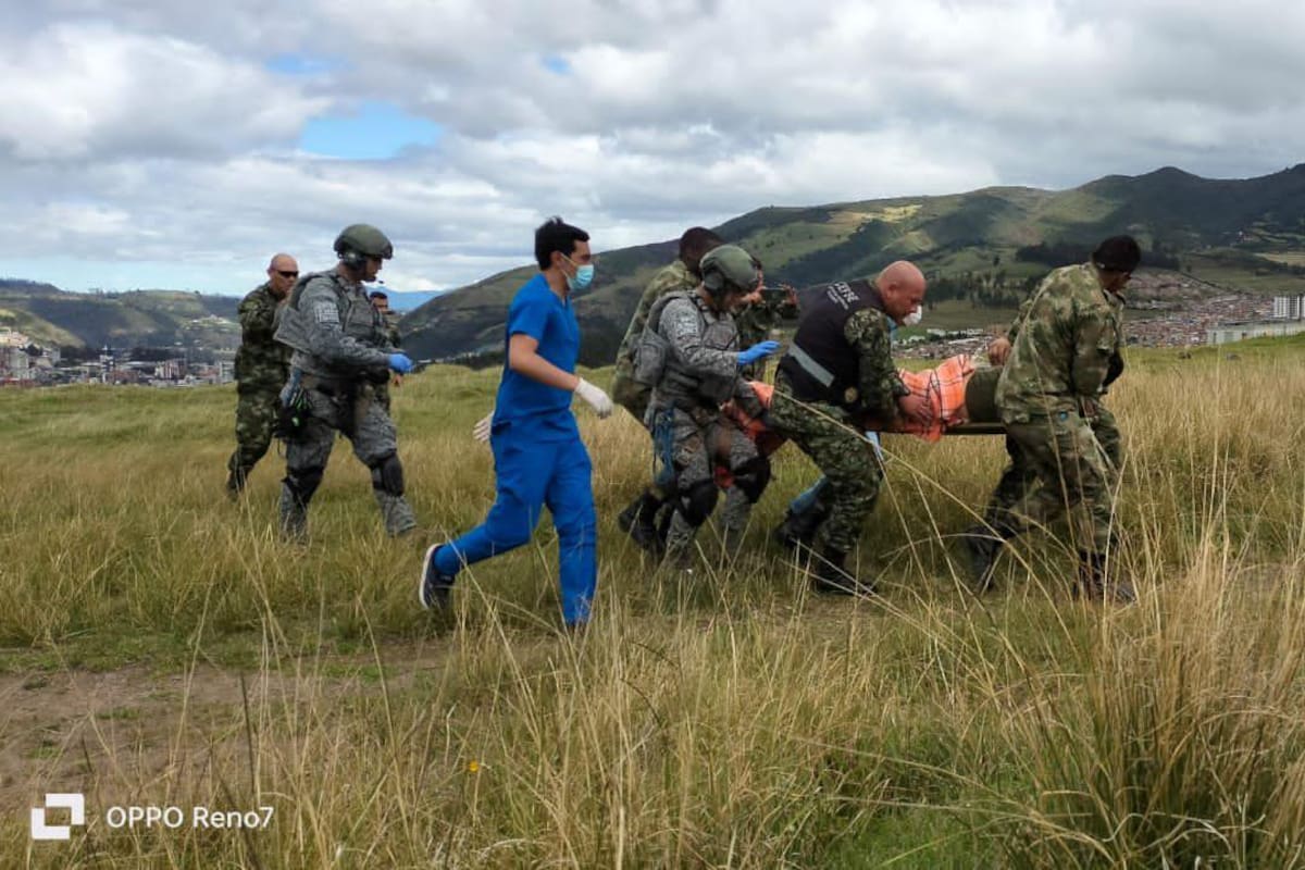 El soldado fue trasladado a la ciudad de Pasto, donde recibe atención médica especializada.