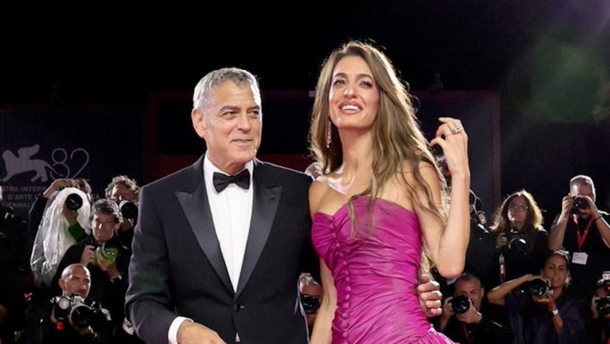 El actor y director George Clooney junto a su esposa.