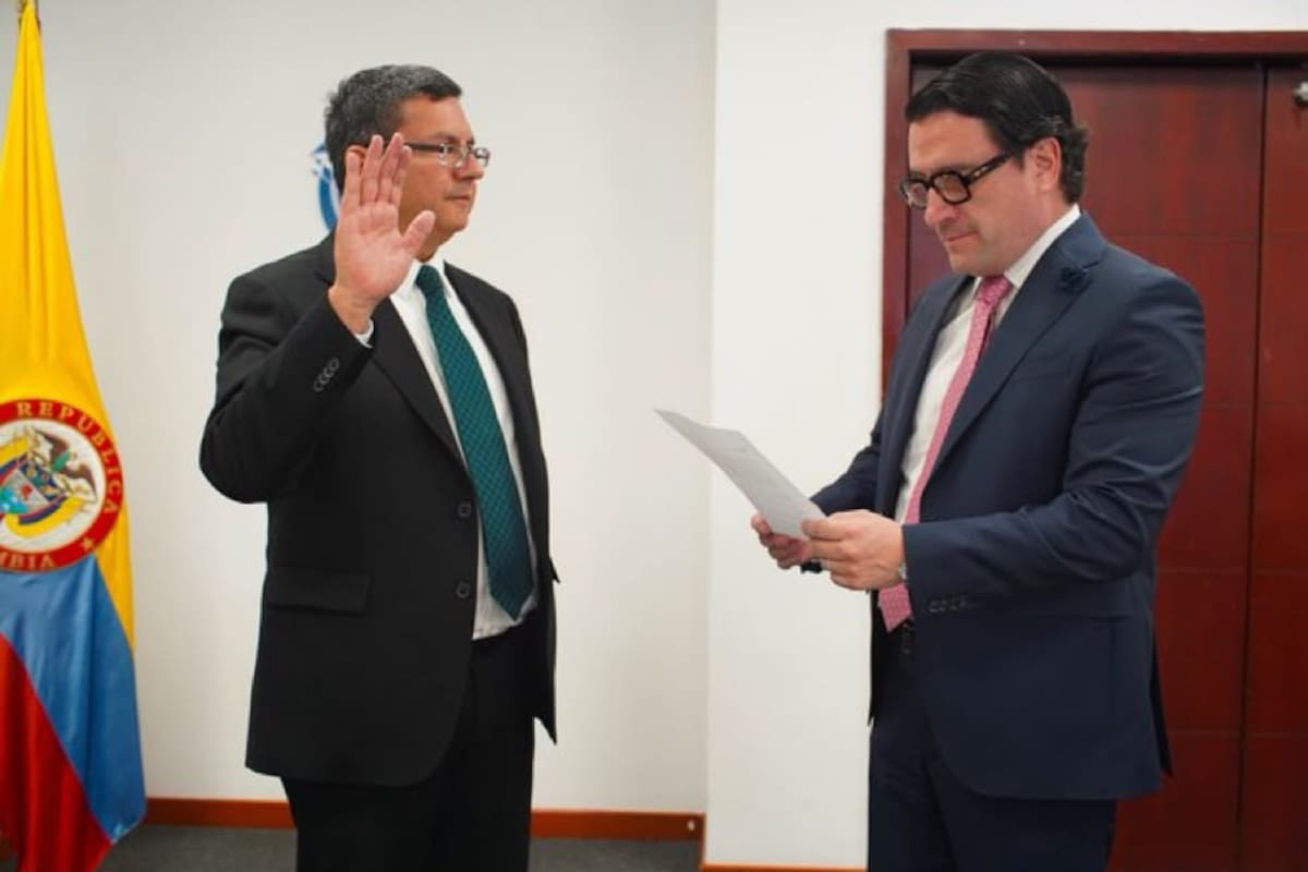 Germán Calderón España asumió la dirección de la Agencia Nacional de Defensa Jurídica del Estado durante un acto de posesión encabezado por el ministro de Justicia, Iván Cancino. Foto tomada de: Minjusticia Colombia.