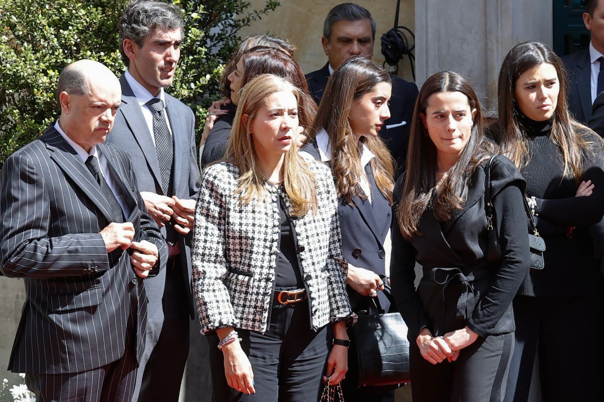 Familiares y amigos del exvicepresidente Germán Vargas Lleras asisten a su funeral este sábado.
Foto: EFE/ Mauricio Dueñas Castañeda