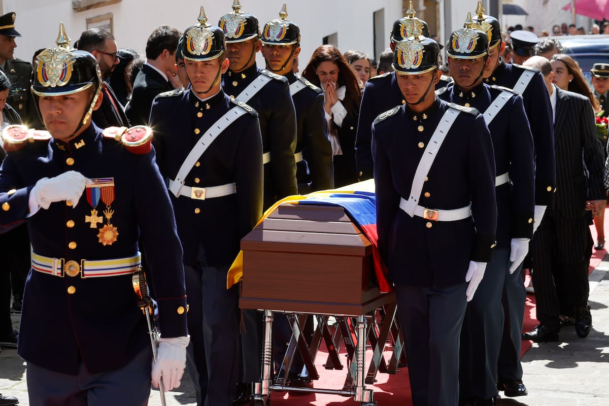 El féretro del exvicepresidente Germán Vargas Lleras este sábado, en el Palacio de San Carlos, en Bogotá.
Foto: EFE/ Mauricio Dueñas Castañeda