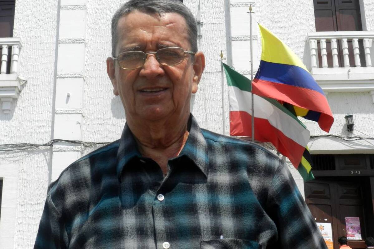 Germán Valenzuela Sánchez, ha escrito más de 30 libros y, además, es el compositor del himno de Piedecuesta y tiene varios reconocimientos por su poesía y leyendas. (Foto: Juan Manuel Morales / VANGUARDIA LIBERAL)