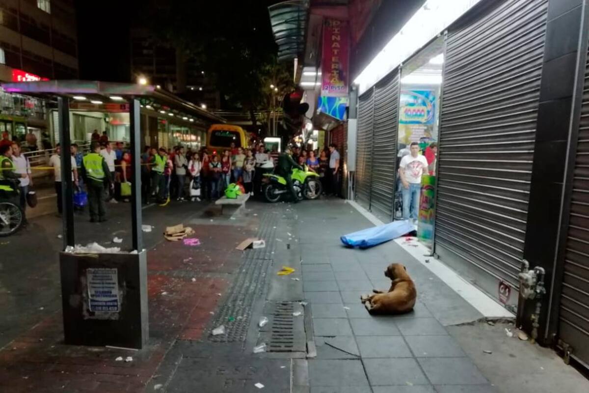 El cuerpo de Erick Eduardo Cáceres Torres quedó tendido en la puerta de un establecimiento comercial de la carrera 15 con calle 34.