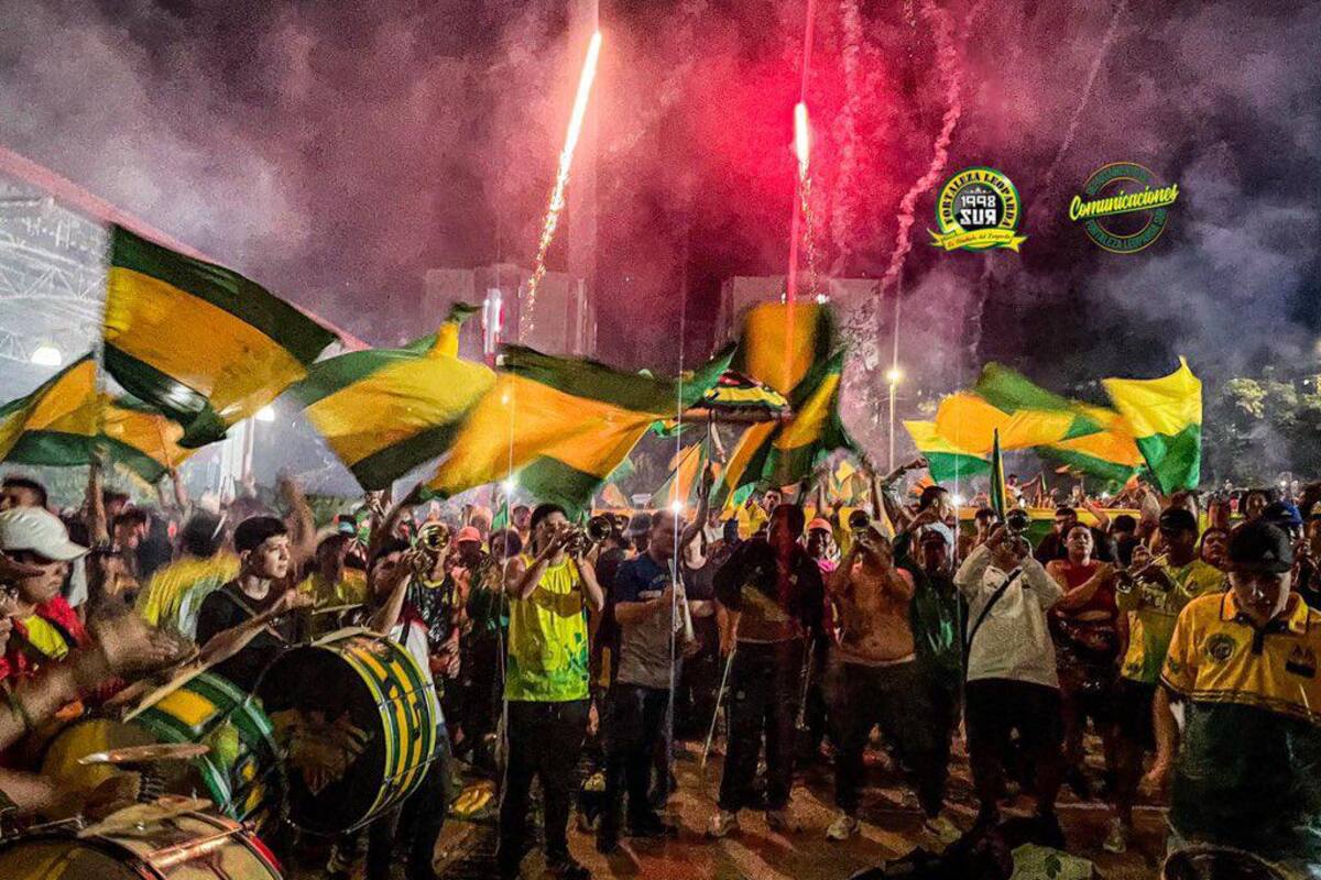Hinchas del Atlético Bucaramanga se tomaron la sede para apoyar al equipo.