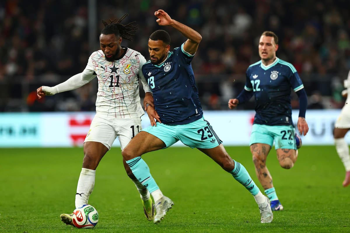 STUTTGART (Germany), 30/03/2026.- Antoine Semenyo of Ghana (L) in action against Josha Vagnoman of Germany (R) during the friendly soccer match between Germany and Ghana in Stuttgart, Germany, 30 March 2026. (Futbol, Amistoso, Alemania) EFE/EPA/ANNA SZILAGYI