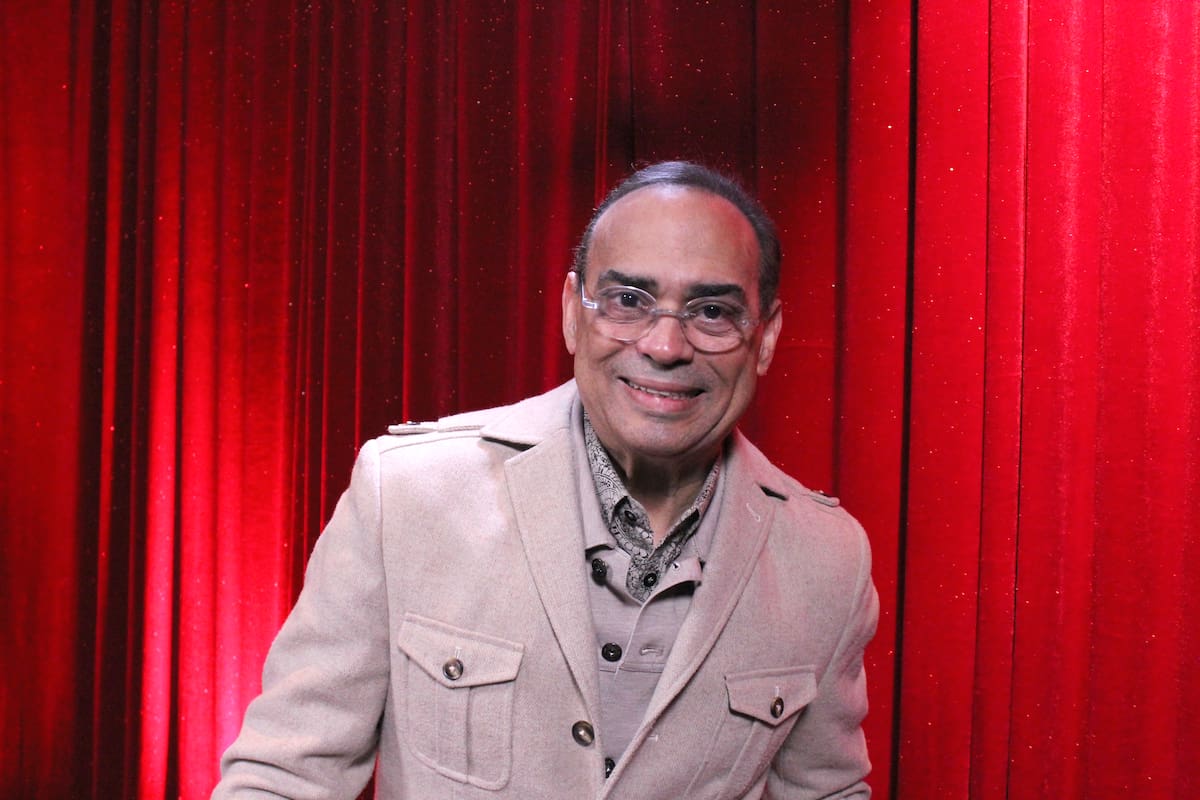 MIAMI (EEUU), 05/02/2026.- El cantante puertorriqueño Gilberto Santa Rosa posa para EFE durante una entrevista realizada el martes 3 de enero en Miami, Florida. El 'Caballero de la salsa', Gilberto Santa Rosa, presenta su lado más 'Íntimo', un álbum con boleros en vivo, interacciones con el público y anécdotas detrás de sus éxitos grabado en Miami, donde celebra en una entrevista con EFE el fin de "las etiquetas" en la música. // EFE/Pedro Pablo Cortés