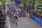 Giro de Italia 2026: La dura caída del pelotón cuando se disputaba la primera etapa