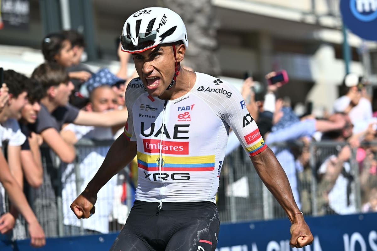 CHIAVARI (Italy), 20/05/2026.- Ecuadorian rider Jhonatan Narvaez of UAE Team Emirates XRG wins the 11th stage of the 109 Giro d'Italia 2026, over 195 km from Porcari to Chiavari, Italy, 20 May 2026. (Ciclismo, Italia) EFE/EPA/LUCA ZENNARO