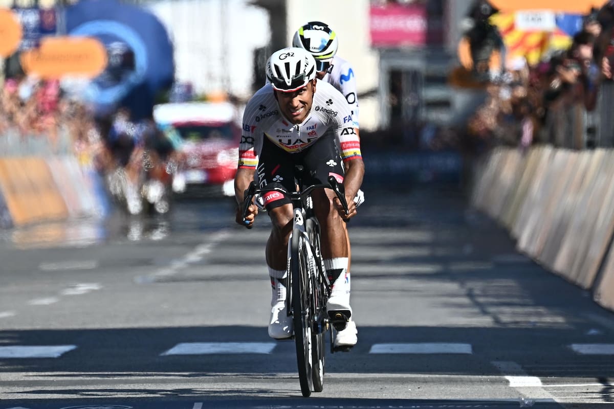 CHIAVARI (Italy), 20/05/2026.- Ecuadorian rider Jhonatan Narvaez of UAE Team Emirates XRG wins the 11th stage of the 109 Giro d'Italia 2026, over 195 km from Porcari to Chiavari, Italy, 20 May 2026. (Ciclismo, Italia) EFE/EPA/LUCA ZENNARO