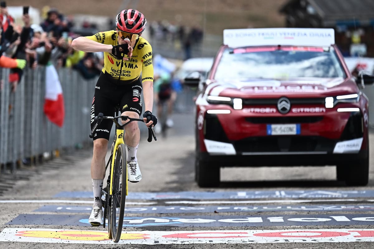 BLOCKHAUS (Italy), 15/05/2026.- Danish rider Jonas Vingegaard of Team Visma | Lease A Bike wins the 7th stage of the 109th Giro d'Italia cycling race over 245 km from Formia to Blockhaus, Italy, 15 May 2026. (Ciclismo, Italia) EFE/EPA/LUCA ZENNARO