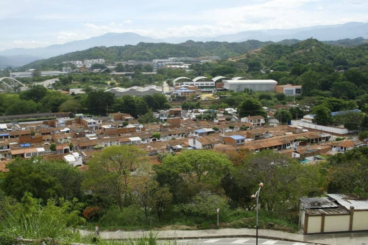 Los habitantes que tiene el barrio El Poblado de Girón han aprendido a convivir con los riesgos que tiene su cercanía al río de Oro, que ya en el año 2005 les recordó de manera trágica su poderío. (Archivo / VANGUARDIA)