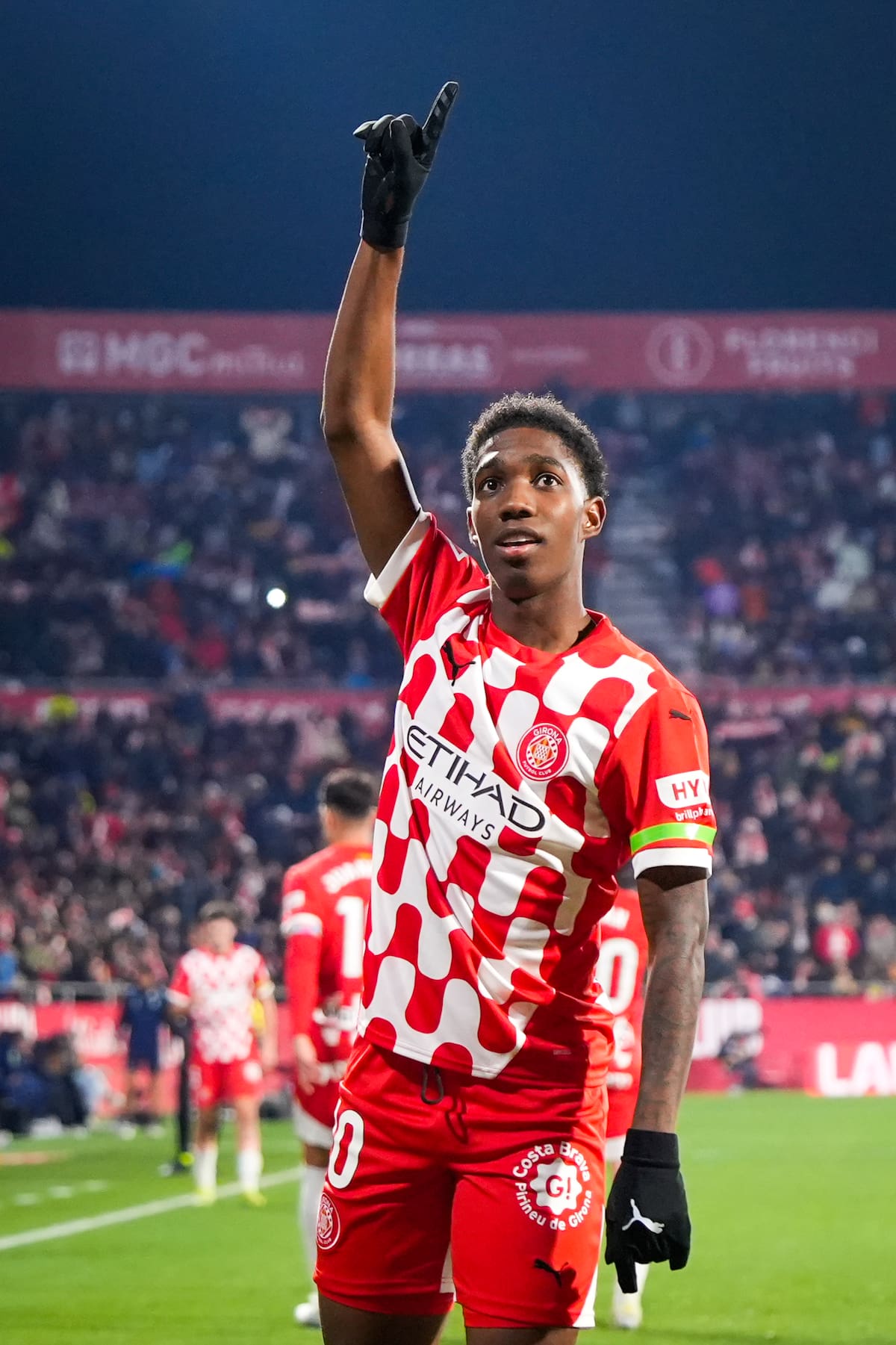 GIRONA, 03/02/2025.- El delantero del Girona Yáser Asprilla celebra tras marcar el segundo gol ante Las Palmas, durante el partido de LaLiga EA Sports que Girona FC y UD Las Palmas disputan este lunes en el estadio de Montilivi. EFE/David Borrat