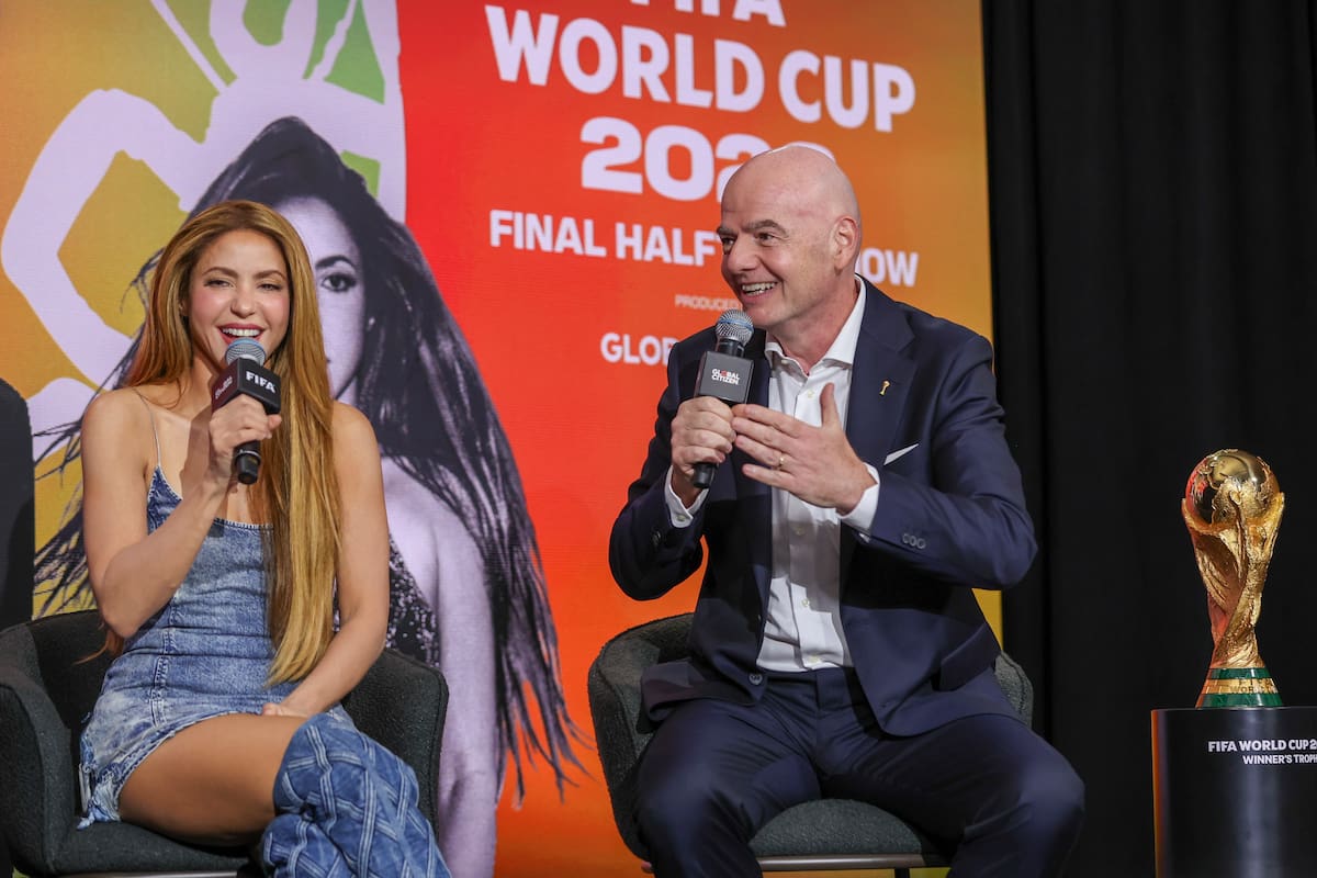 NEW YORK (United States), 15/05/2026.- Colombian artist Shakira (L) and FIFA President Gianni Infantino (R) speak during Global Citizen NOW in New York, New York, USA, 14 May 2026. Global Citizen and FIFA announced that the FIFA World Cup Final Halftime Show on 19 July will feature Madonna, Shakira, and BTS as headliners. (Nueva York) EFE/EPA/SARAH YENESEL