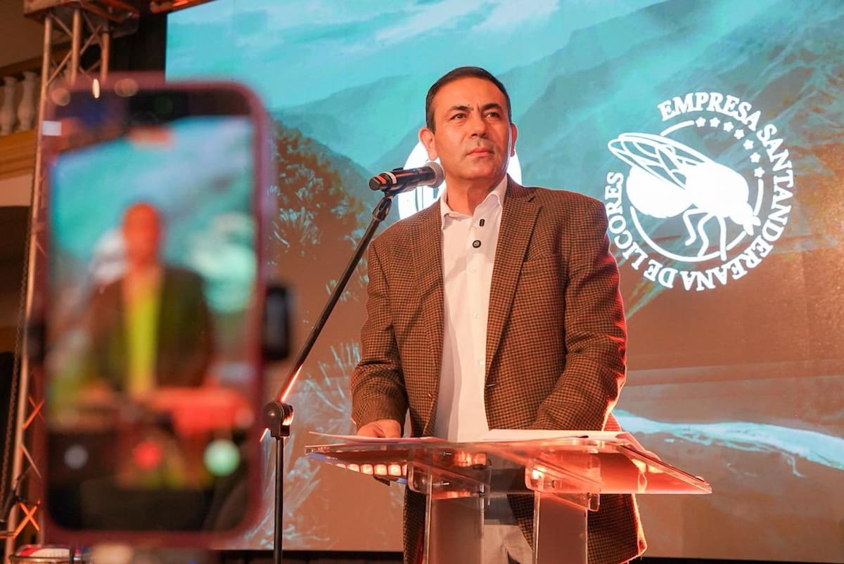 Gobernador de Santander ve oportunidad de expansión en la Empresa Santandereana de Licores | Foto Cortesía Gobernación de Santander