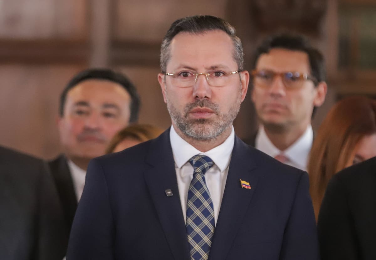Bogotá. Agosto 19 de 2026. El presidente de la República Abelardo de la Espriella junto con representantes del sector asegurador, anunció que el Gobierno decretará esta tarde la emergencia económica para atender las consecuencias del terremoto registrado el pasado 10 de agosto. El mandatario también entregó una nueva actualización sobre las afectaciones y el balance de la emergencia. En la foto: Jaime Andrés Beltrán, Ministro de Vivienda. (Colprensa – Catalina Olaya)