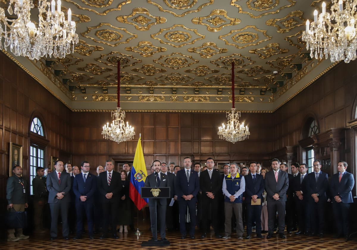 Bogotá. Agosto 19 de 2026. El presidente de la República Abelardo de la Espriella junto con representantes del sector asegurador, anunció que el Gobierno decretará esta tarde la emergencia económica para atender las consecuencias del terremoto registrado el pasado 10 de agosto. El mandatario también entregó una nueva actualización sobre las afectaciones y el balance de la emergencia. (Colprensa – Catalina Olaya)