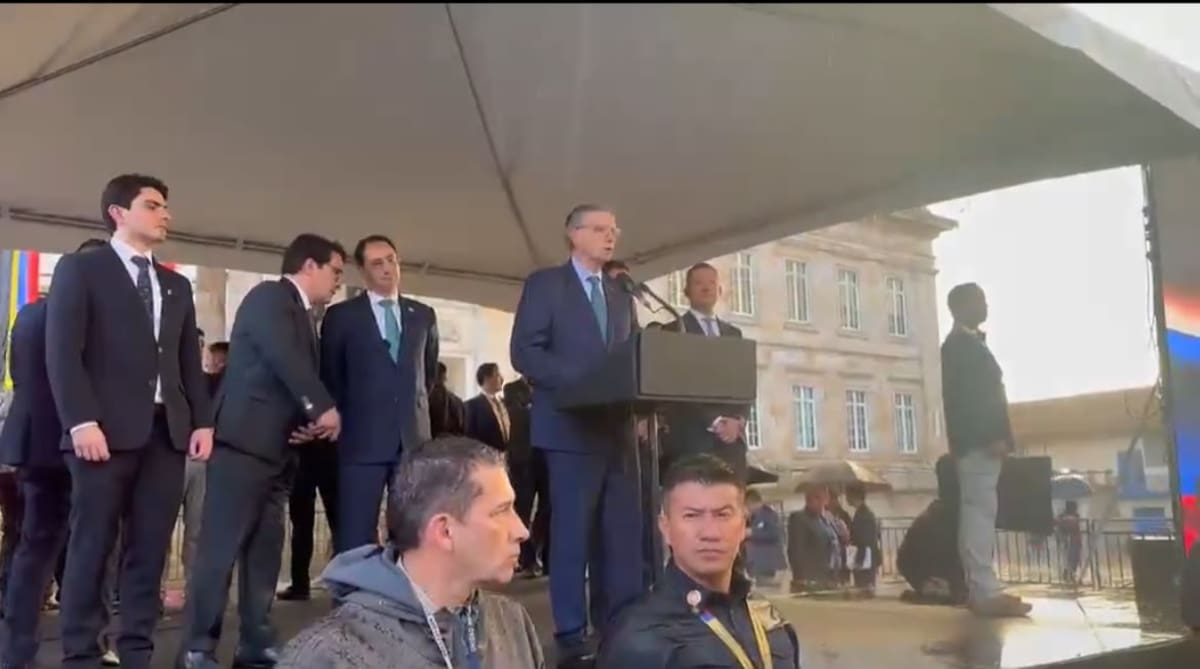 El ministro de Hacienda, Miguel Gómez Martínez, y el vicepresidente José Manuel Restrepo presentaron ante la Cámara de Representantes el proyecto con el que el Gobierno busca reducir el déficit fiscal y contener el crecimiento de la deuda pública. Captura de video.