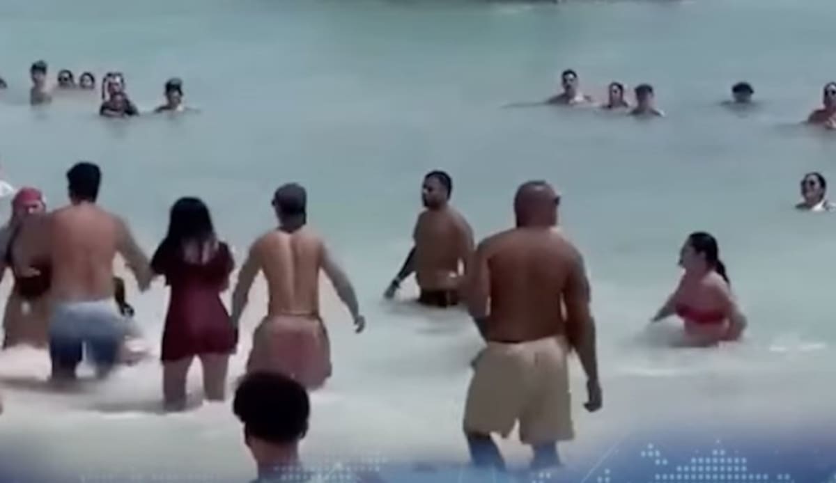Indignación por video que muestra a un hombre golpeando a una mujer en una playa de República Dominicana.