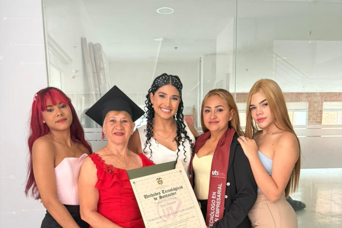 Yeris Daryin Delgado Hernández, Graciela Bohórquez, Magaly Hernández, Jeraldine Gómez Hernández y Eyleen Yareth Gómez Hernández. Suministrada / VANGUARDIA