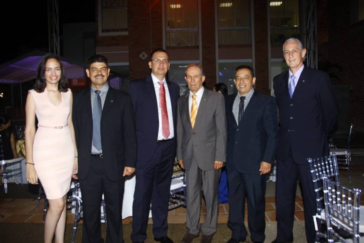 Wilson Briceño, Francisco Carrillo, maestría en Gestión, Aplicación y Desarrollo de Software; Alberto Montoya Puyana, rector Unab; Omar Mateus y Daniel Arenas, maestría en Gestión, Aplicación y Desarrollo de Software. (Foto: César Flórez / VANGUARDIA LIBERAL )