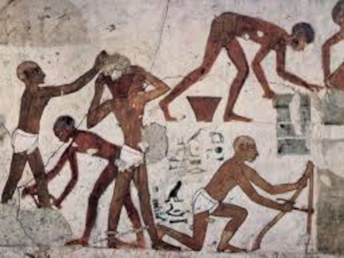 La Gran Pirámide de Giza es una de las estructuras más impresionantes jamás construidas. Fue construida hace más de 4.500 años, pero aún se mantiene en pie hoy en día.