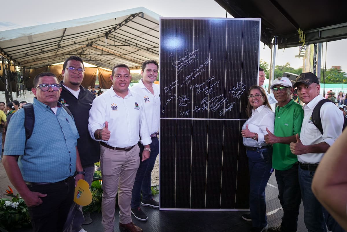 En el sector El Tiburón comenzaron las obras de la primera granja solar de Barrancabermeja, proyecto que hace parte del programa Viviendas Solares y que beneficiará a 3.200 familias con energía limpia.
Foto/Vanguardia