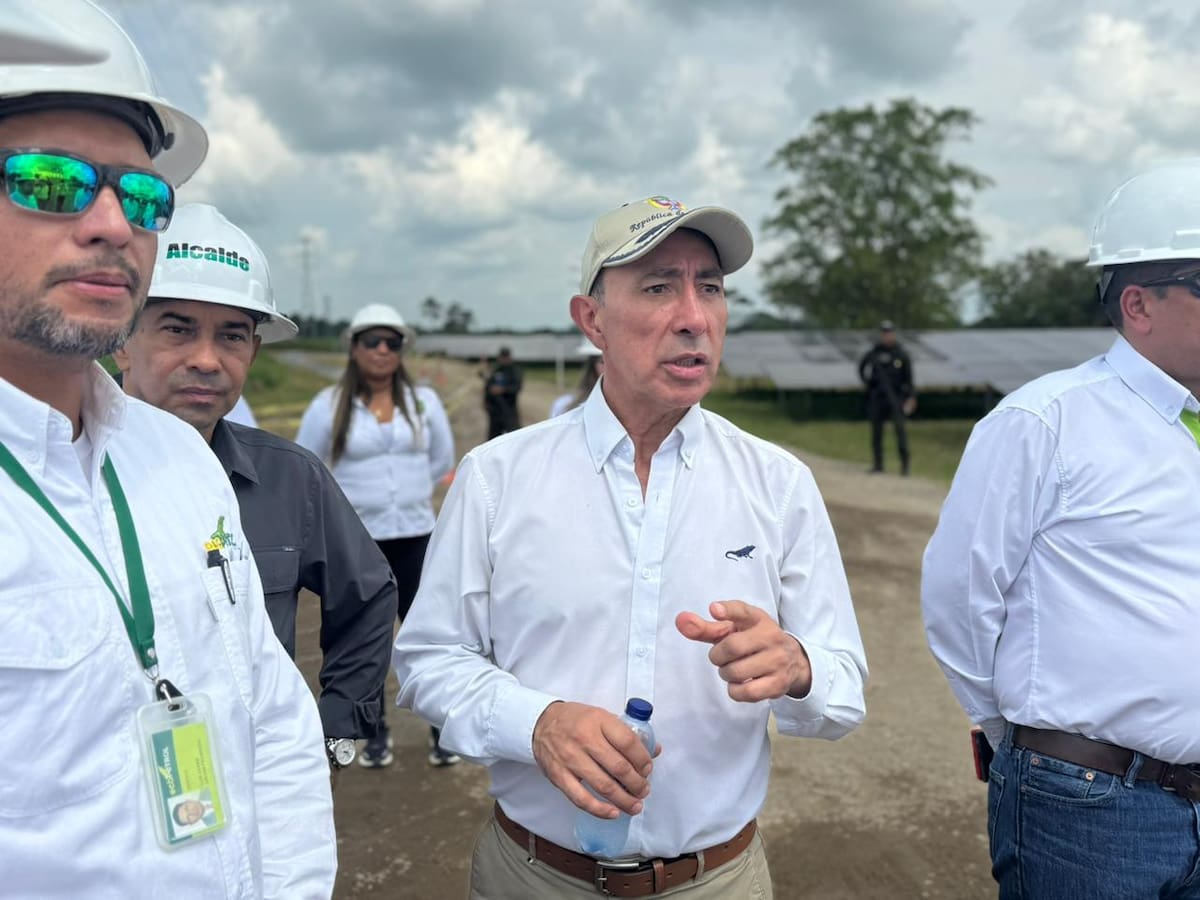 El presidente de Ecopetrol, Ricardo Roa Barragán, inauguró La Granja Solar La Iguana (Foto suministrada por Ecopetrol / VANGUARDIA).