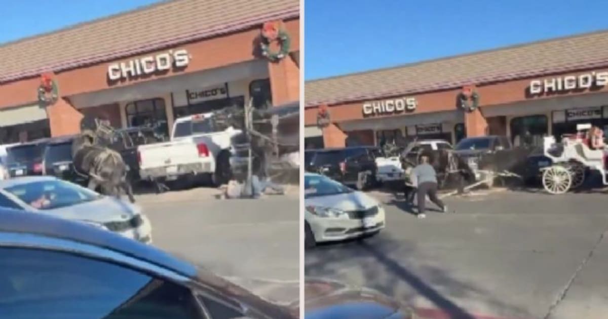 Mujer sale disparada de carruaje tras chocar con automóviles en Texas.