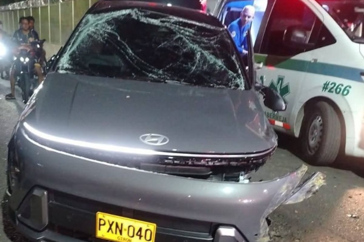 Grave choque entre taxi y camioneta dejó cuatro heridos en vía de Santander