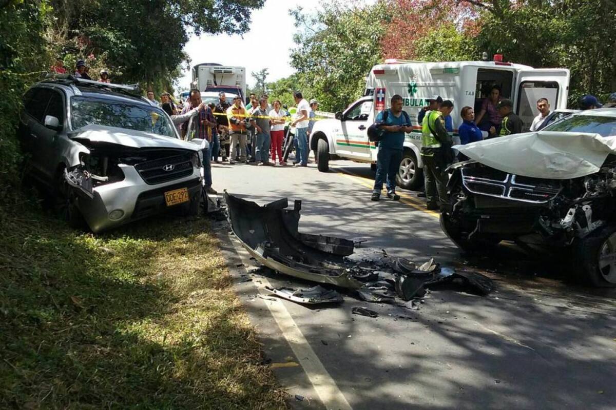 El accidente se registró ayer a la 1:30 de la tarde en el kilómetro 16 de la vía entre San Gil y Bucaramanga. (Foto: Suministrada/VANGUARDIA LIBERAL )