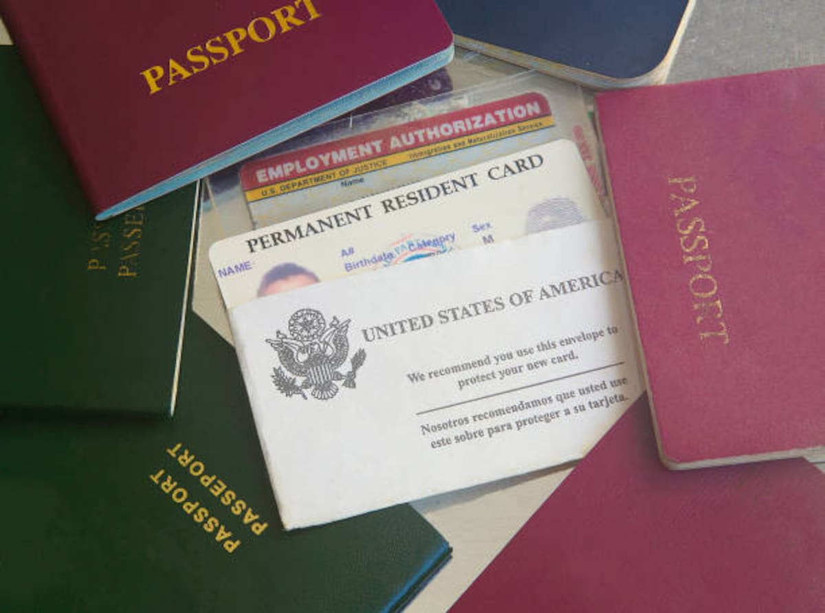 Actualmente, se estima que hay cerca de 12.8 millones de personas que ya poseen una green card residiendo de forma legal en el país.