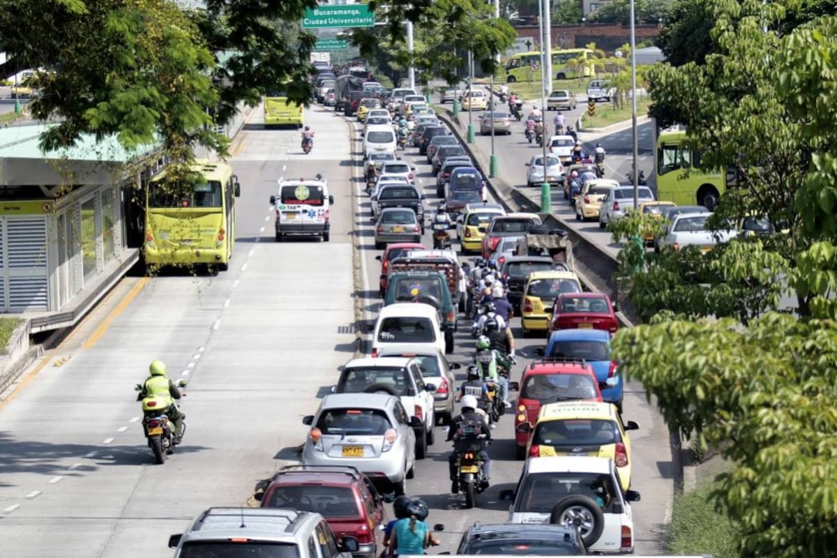 Las autoridades continúan evaluando qué hacer para evitar mayores trancones en la autopista. (Foto: Archivo / VANGUARDIA LIBERAL)