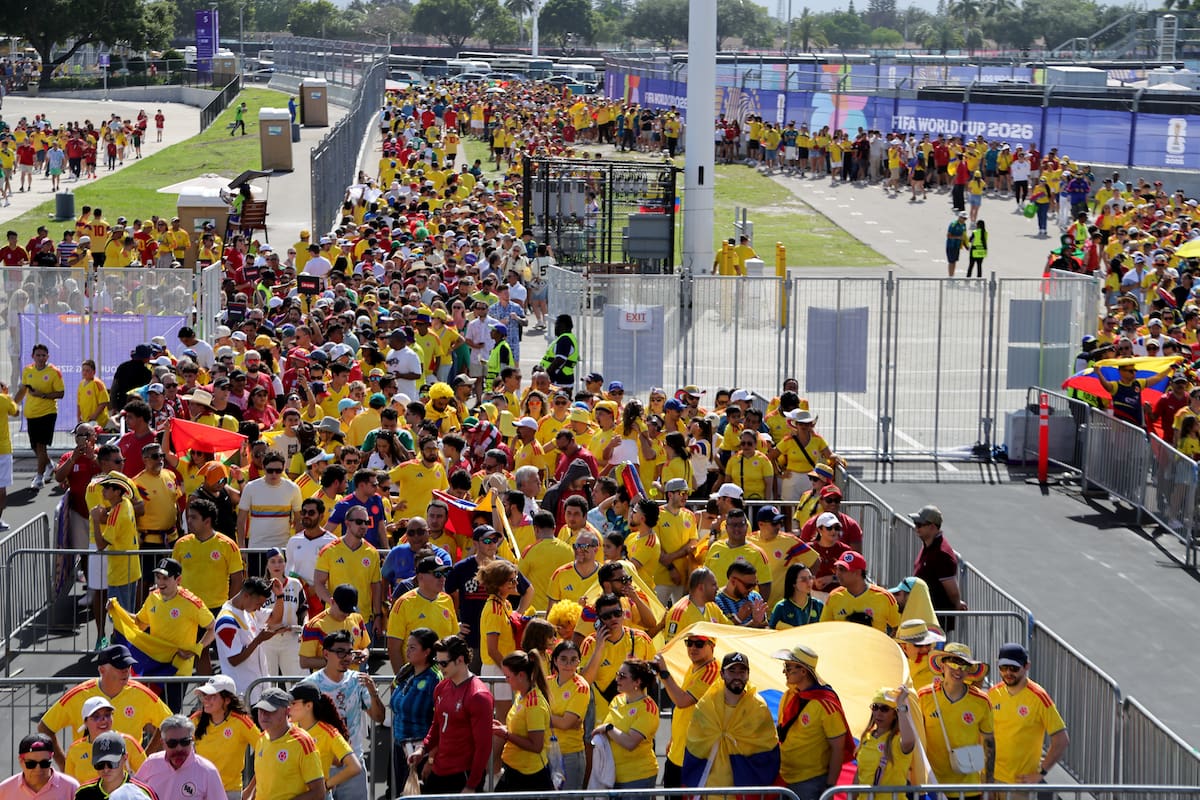 Hinchas colombianos asisten al partido de Colombia contra Portugal en Miami, USA, el 27 de junio de 2026.