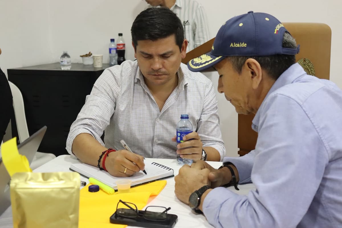 Iván Rojas, director de Seguridad del Ministerio del Interior, se reunió personalmente con los mandatarios para hablar de los proyectos pendientes.