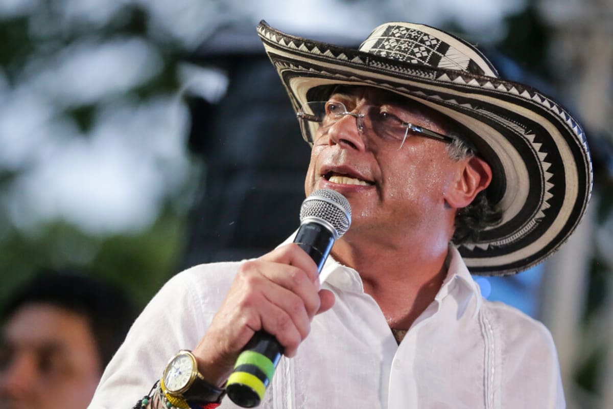 El presidente Gustavo Petro desató una fuerte polémica institucional tras publicar 20 mensajes en la madrugada rechazando los resultados de la Registraduría.