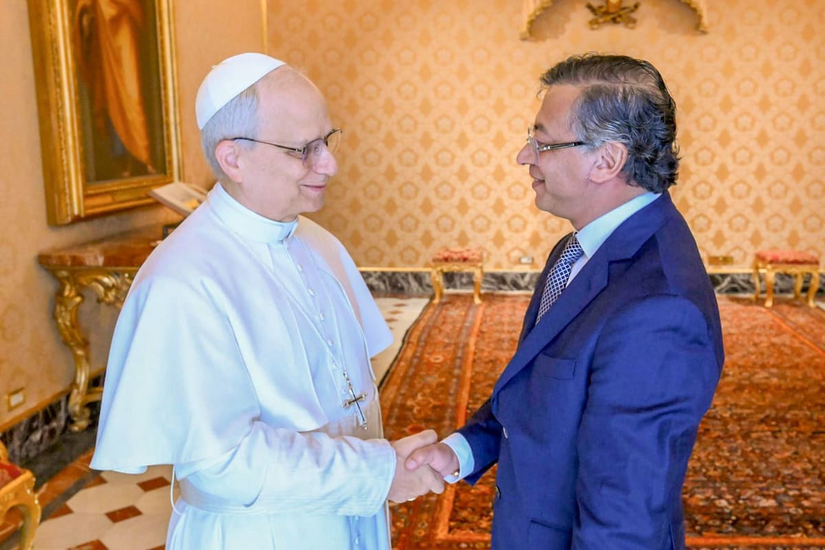 Gustavo Petro tuvo un encuentro privado con el Papa León XIV en el Vaticano, en donde el mandatario puso sobre la mesa varios temas de interés nacional y mundial. Foto: Vaticano. // De archivo - 2025.