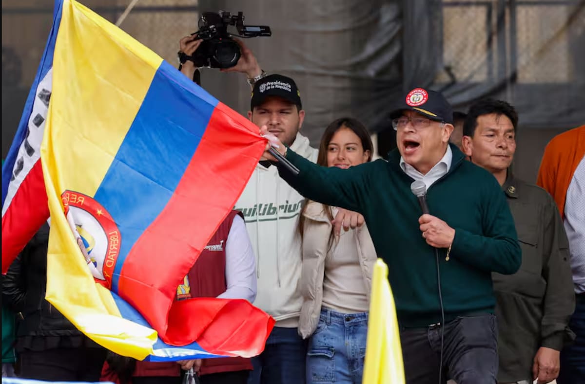 Petro lidera marcha del 1 de Mayo en Medellín.
Foto: EFE.