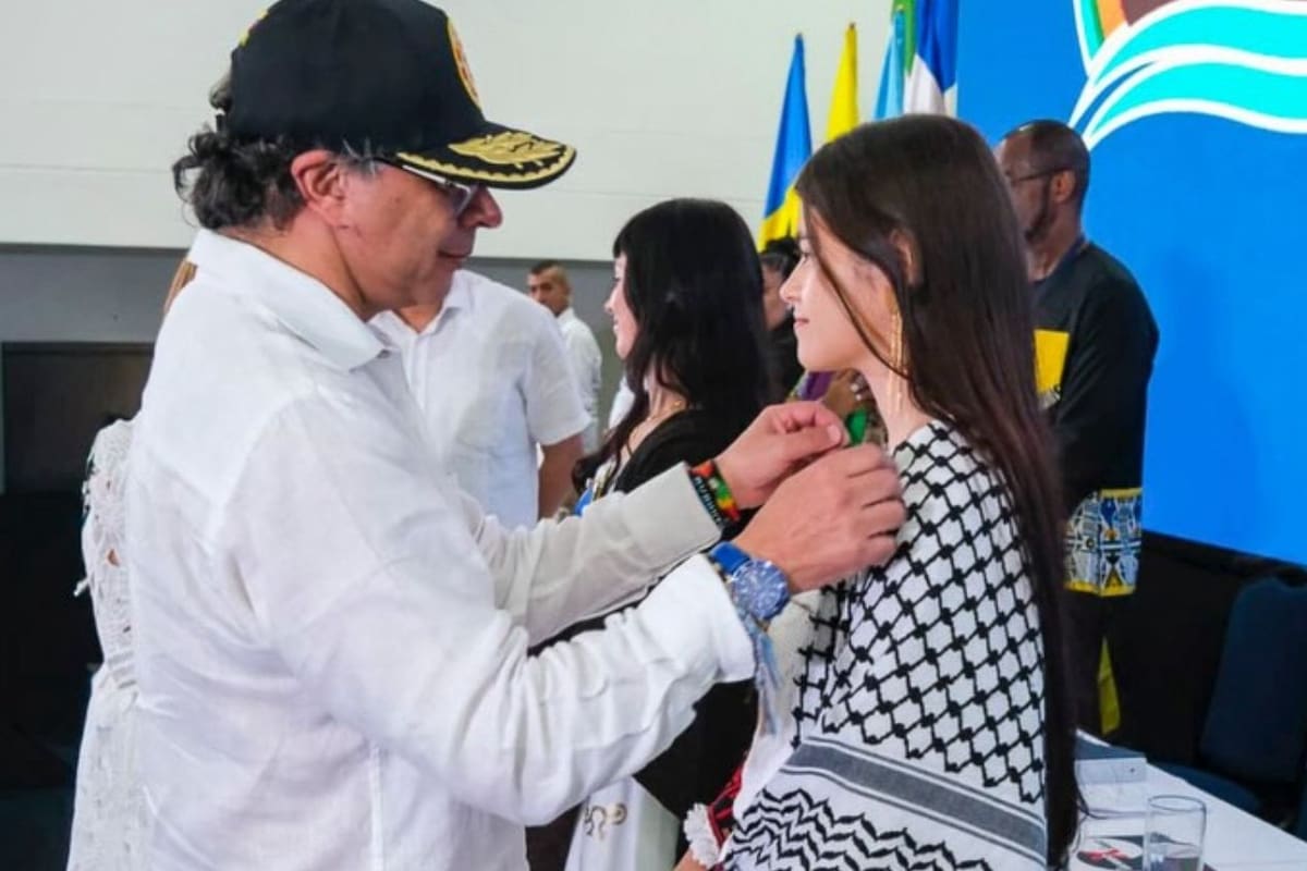 Gustavo Petro condecoró a activistas colombianas. Foto: Redes Sociales
