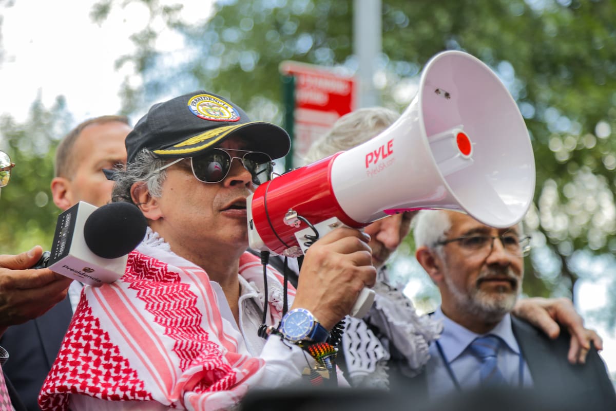 Gustavo Petro en una movilización por Palestina junto a Roger Waters, en Nueva York donde le hizo un llamado a los militares estadounidenses a desobedecer las ordenes de Donald Trump, presidente de Estados Unidos. Foto: Presidencia.