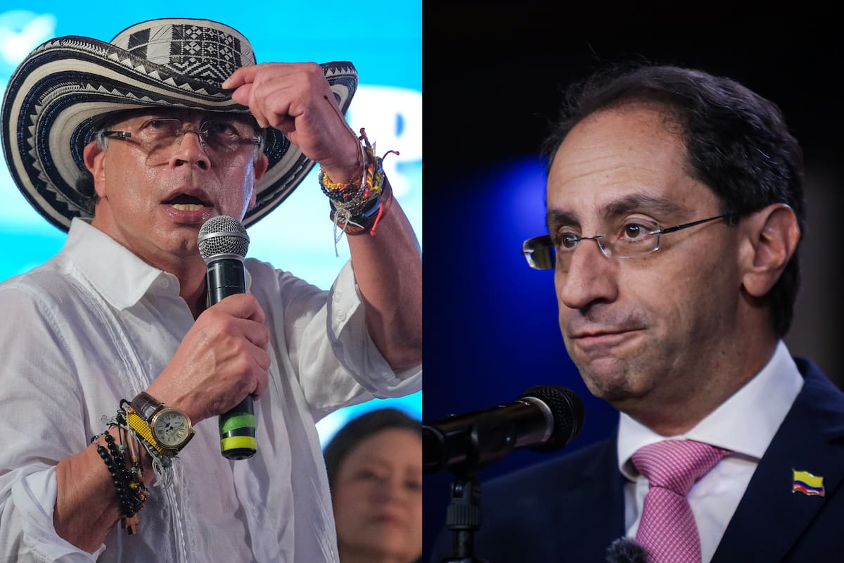 El presidente de la República, Gustavo Petro, junto a José Manuel Restrepo, vicepresidente electo y coordinador del empalme entre gobierno saliente y el entrante. // Foto: Presidencia - Colprensa.