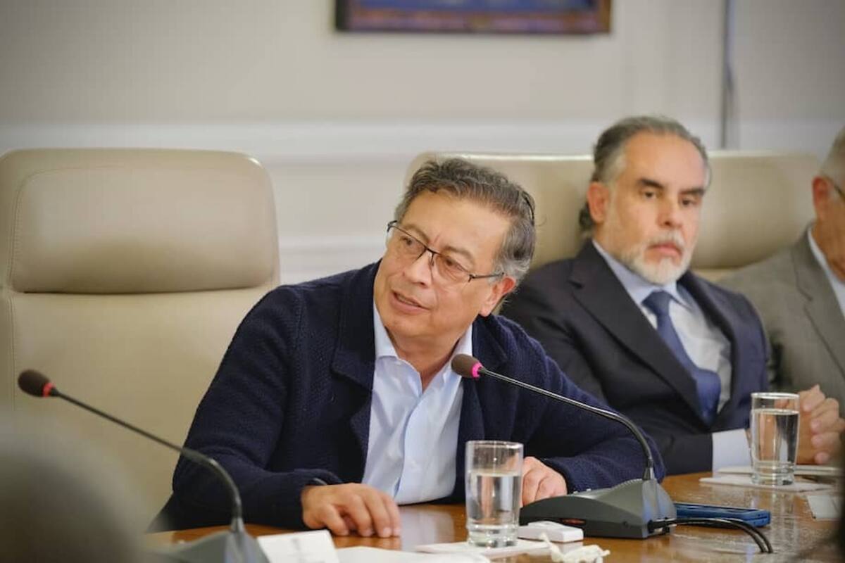 Petro respalda a Armando Benedetti tras allanamiento ordenado por la magistrada Cristina Lombana.