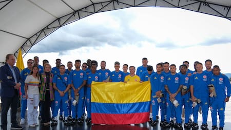 Presidente luce camiseta de Colombia en la despedida de la Selección rumbo al Mundial