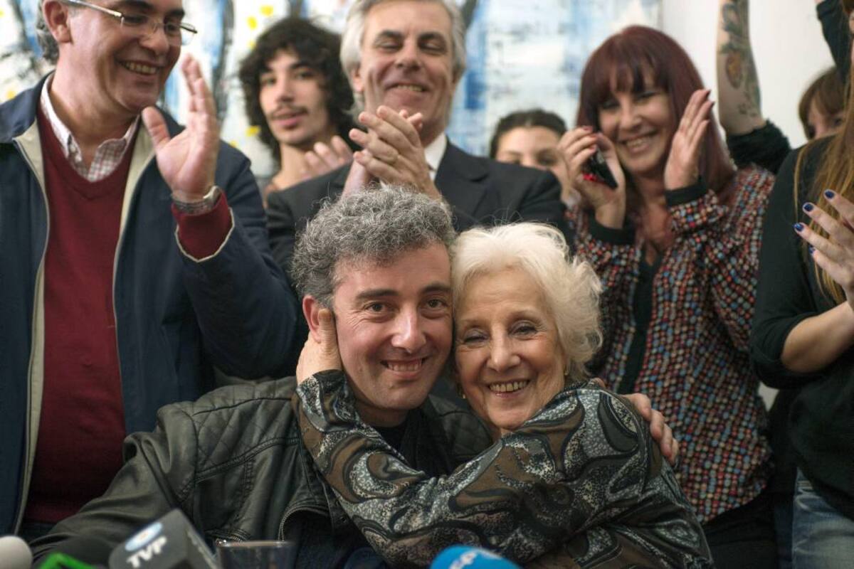 “reencontrarse con su abuela Estela de Carlotto. (Foto: AFP / VANGUARDIA LIBERAL)
